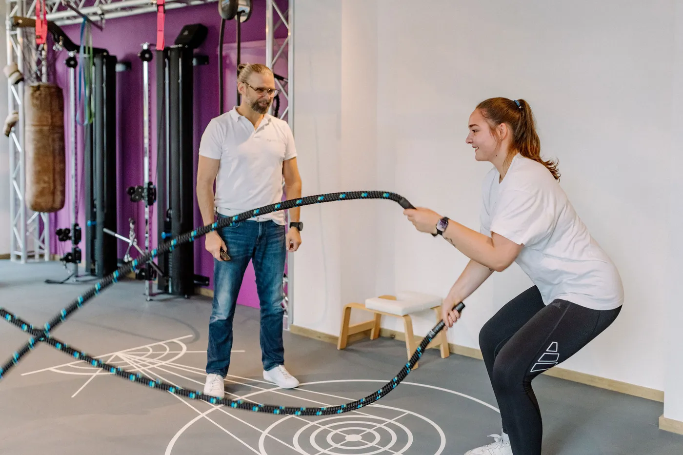 Betreutes Training mit Battle Rope im Trainingsbereich